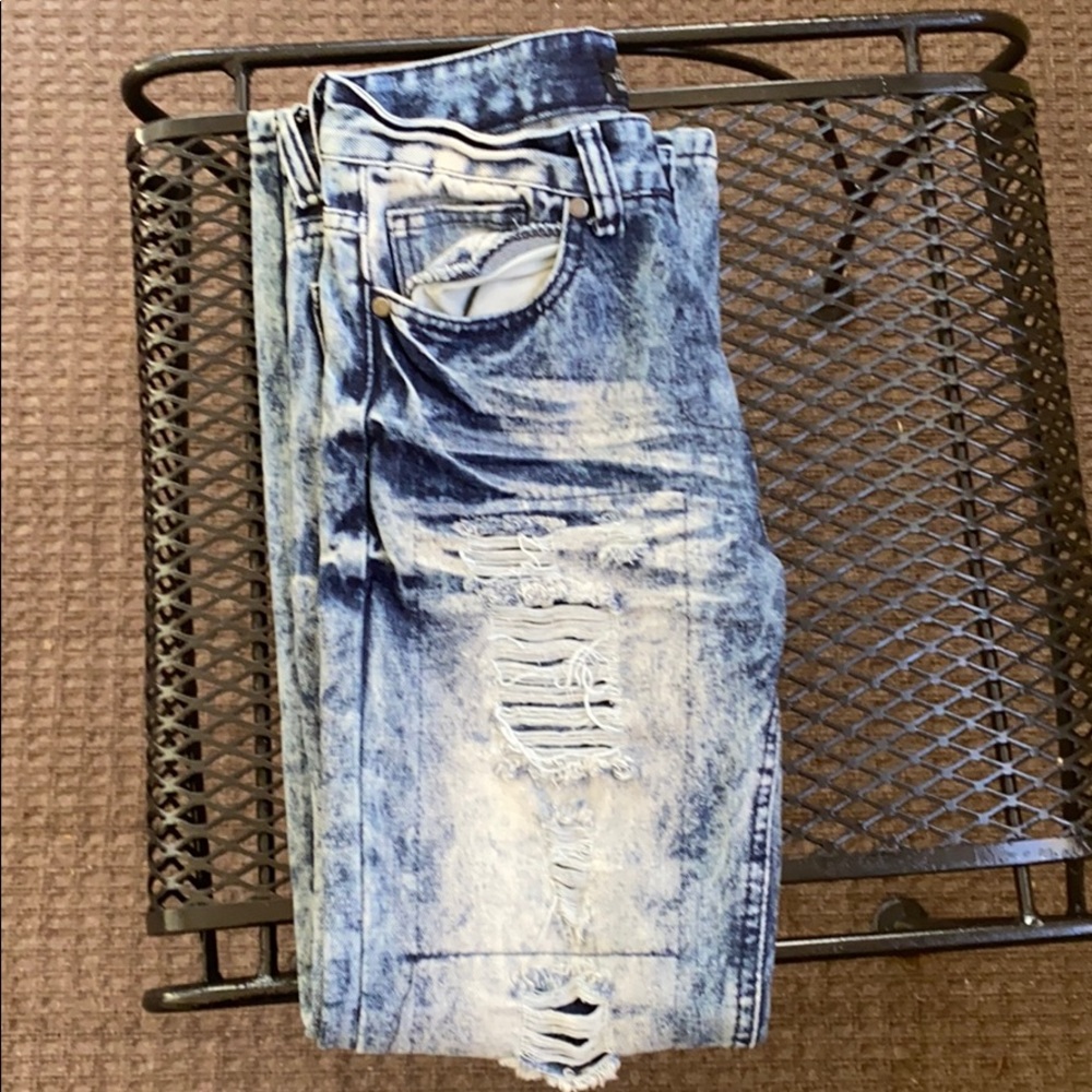 Ripped bleach jeans